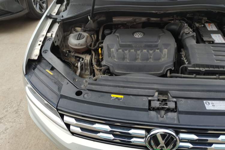 Used Volkswagen Tiguan L 2019 330TSI Automatic Two-Wheel Drive Smart Luxury Version China VI Standard Engine Bay Right