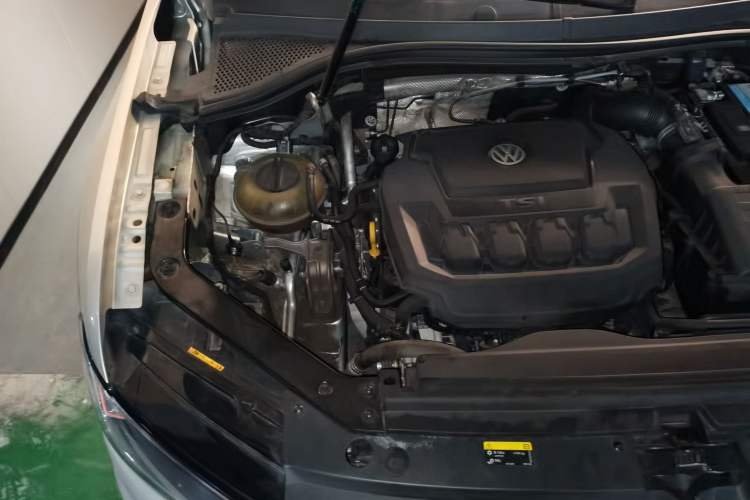 Used Volkswagen Tiguan L 2019 330TSI Automatic Two-Wheel Drive Smart Luxury Version China VI Standard Engine Bay Right