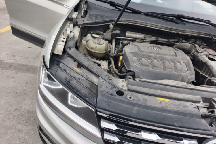 Used Volkswagen Tiguan L 2019 Revised 330TSI Automatic Two-Wheel Drive Smart & Luxury Edition China VI Standard Engine Bay Right