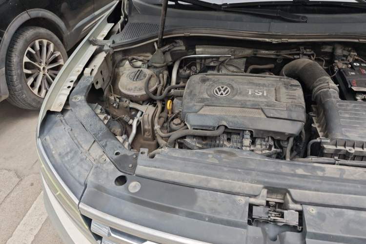 Used Volkswagen Tiguan L 2019 380TSI Automatic All-Wheel Drive Luxury Edition with 7 Seats China VI Standard Engine Bay Right