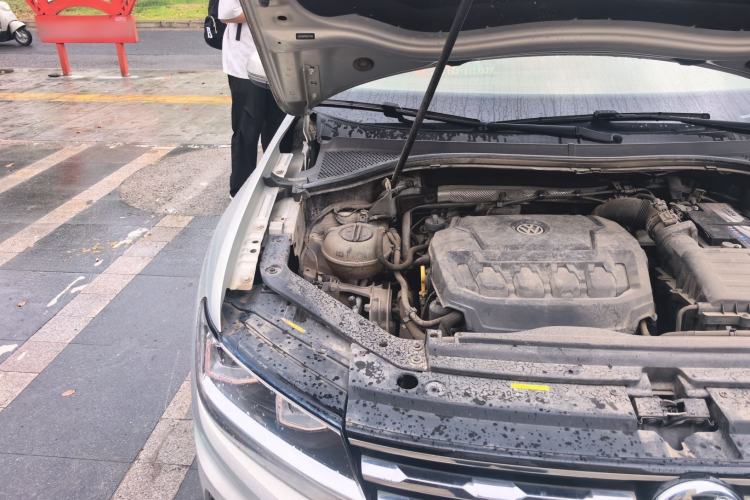 Used Volkswagen Tiguan L 2019 Updated Version 330TSI Automatic Two-Wheel Drive Panoramic Comfort Edition China VI Standard Engine Bay Right