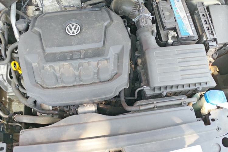 Used Volkswagen Tiguan L 2019 330TSI Automatic Two-Wheel Drive Panoramic Comfort Edition China V Standard Engine Bay
