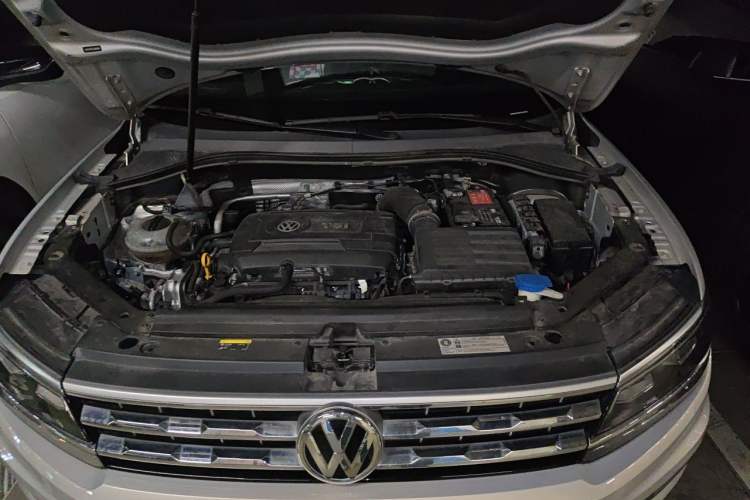 Used Volkswagen Tiguan L 2019 380TSI Automatic All-Wheel Drive Luxury Edition with 7 Seats China VI Standard Engine Bay