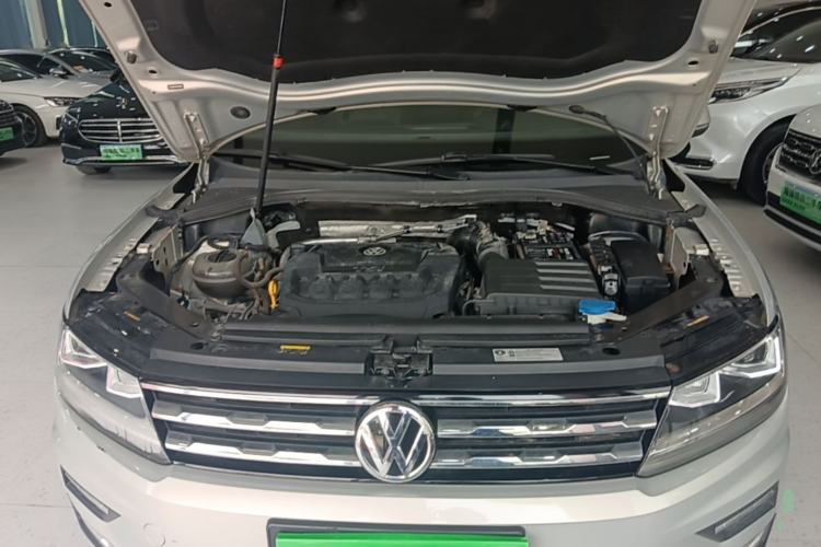 Used Volkswagen Tiguan L 2019 Updated Version 330TSI Automatic Two-Wheel Drive Panoramic Comfort Edition China VI Standard Engine Bay
