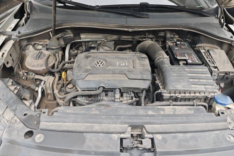 Used Volkswagen Tiguan L 2019 380TSI Automatic All-Wheel Drive Luxury Edition with 7 Seats China VI Standard Engine Bay