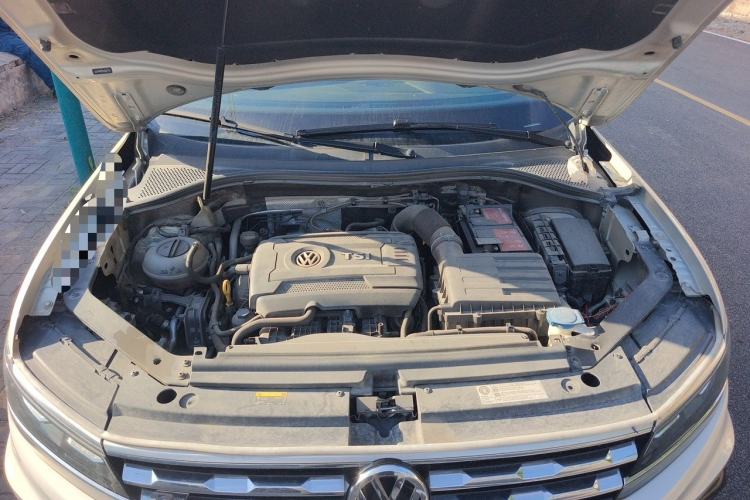 Used Volkswagen Tiguan L 2019 380TSI Automatic All-Wheel Drive R-Line Flagship 7-Seater China VI Standard Engine Bay