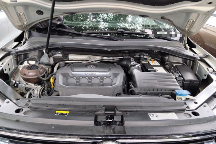 Used Volkswagen Tiguan L 2019 Revised 330TSI Automatic Two-Wheel Drive Smart & Luxury Edition China VI Standard Engine Bay
