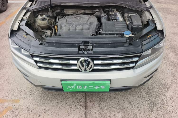 Used Volkswagen Tiguan L 2019 Updated Version 330TSI Automatic Two-Wheel Drive Panoramic Comfort Edition China VI Standard Engine Bay