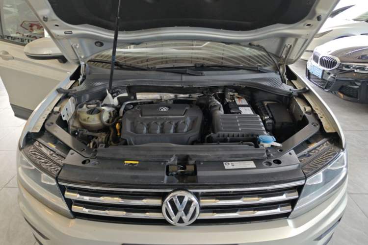 Used Volkswagen Tiguan L 2019 330TSI Automatic Two-Wheel Drive Luxury Edition China VI Standard Engine Bay