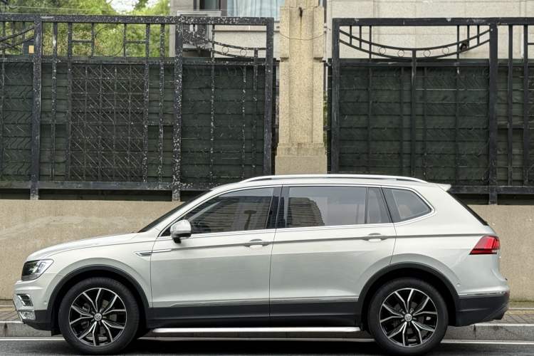 Used Volkswagen Tiguan L 2019 330TSI Automatic Two-Wheel Drive Smart Luxury Version China VI Standard Exterior 3