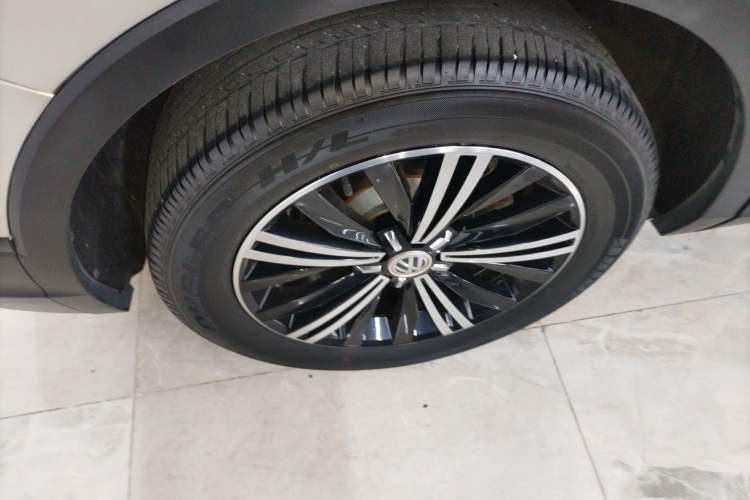 Used Volkswagen Tiguan L 2019 330TSI Automatic Two-Wheel Drive Luxury Edition China VI Standard Exterior 5