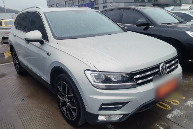 Used Volkswagen Tiguan L 2019 Revised 330TSI Automatic Two-Wheel Drive Smart & Luxury Edition China VI Standard Front Right 45 Deg