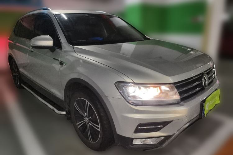 Used Volkswagen Tiguan L 2019 Updated Version 330TSI Automatic Two-Wheel Drive Panoramic Comfort Edition China VI Standard Front Right 45 Deg
