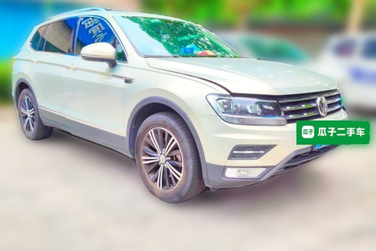 Used Volkswagen Tiguan L 2019 Updated Version 330TSI Automatic Two-Wheel Drive Panoramic Comfort Edition China VI Standard Front Right 45 Deg