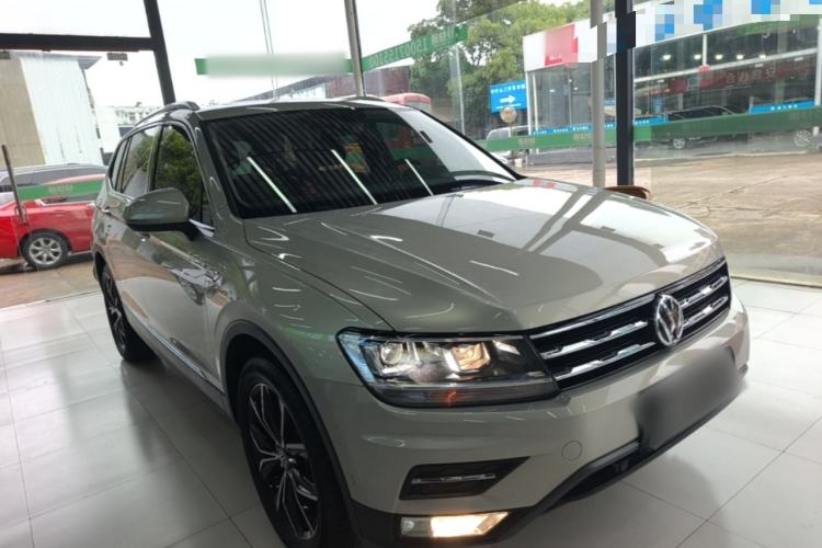 Used Volkswagen Tiguan L 2019 Revised 330TSI Automatic Two-Wheel Drive Smart & Luxury Edition China VI Standard Front Right 45 Deg