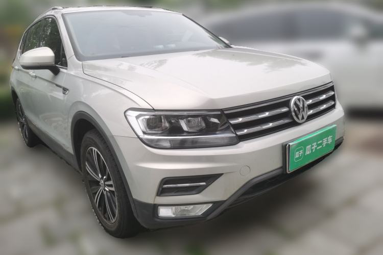 Used Volkswagen Tiguan L 2019 Updated Version 330TSI Automatic Two-Wheel Drive Panoramic Comfort Edition China VI Standard Front Right 45 Deg