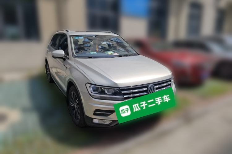 Used Volkswagen Tiguan L 2019 Revised Version 330TSI Automatic Two-Wheel Drive Panoramic Comfort Edition China V Standard Front Right 45 Deg