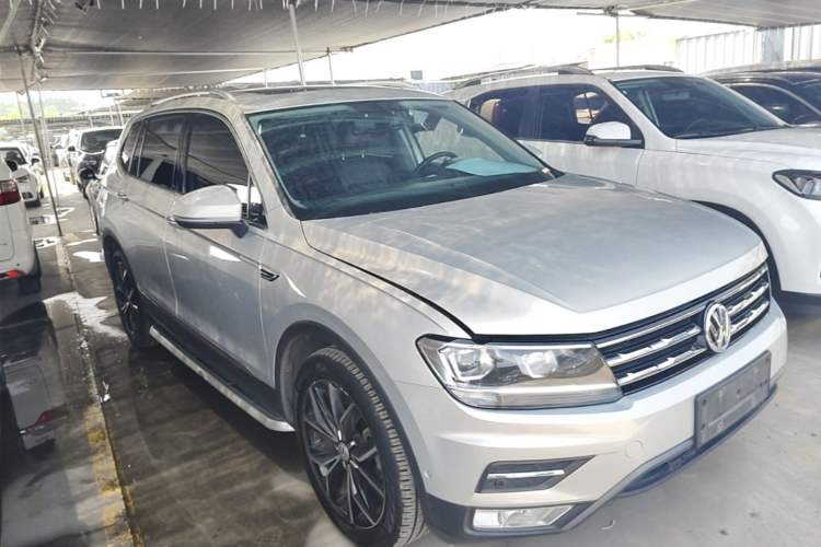 Used Volkswagen Tiguan L 2019 330TSI Automatic Two-Wheel Drive Smart Luxury Version China VI Standard Front Right 45 Deg