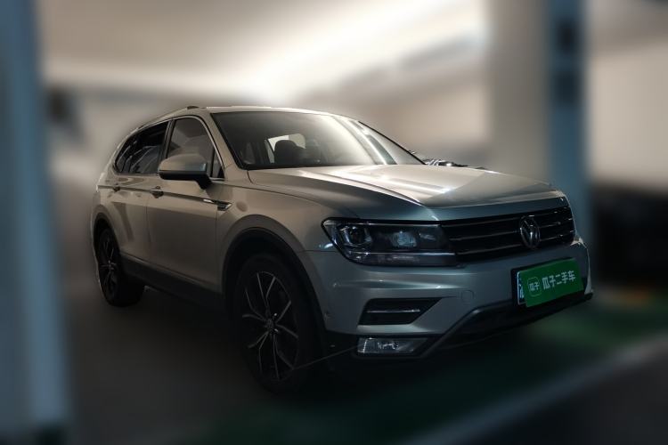 Used Volkswagen Tiguan L 2019 330TSI Automatic Two-Wheel Drive Smart Luxury Version China VI Standard Front Right 45 Deg