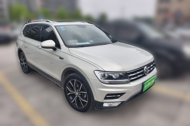 Used Volkswagen Tiguan L 2019 Revised 330TSI Automatic Two-Wheel Drive Smart & Luxury Edition China VI Standard Front Right 45 Deg