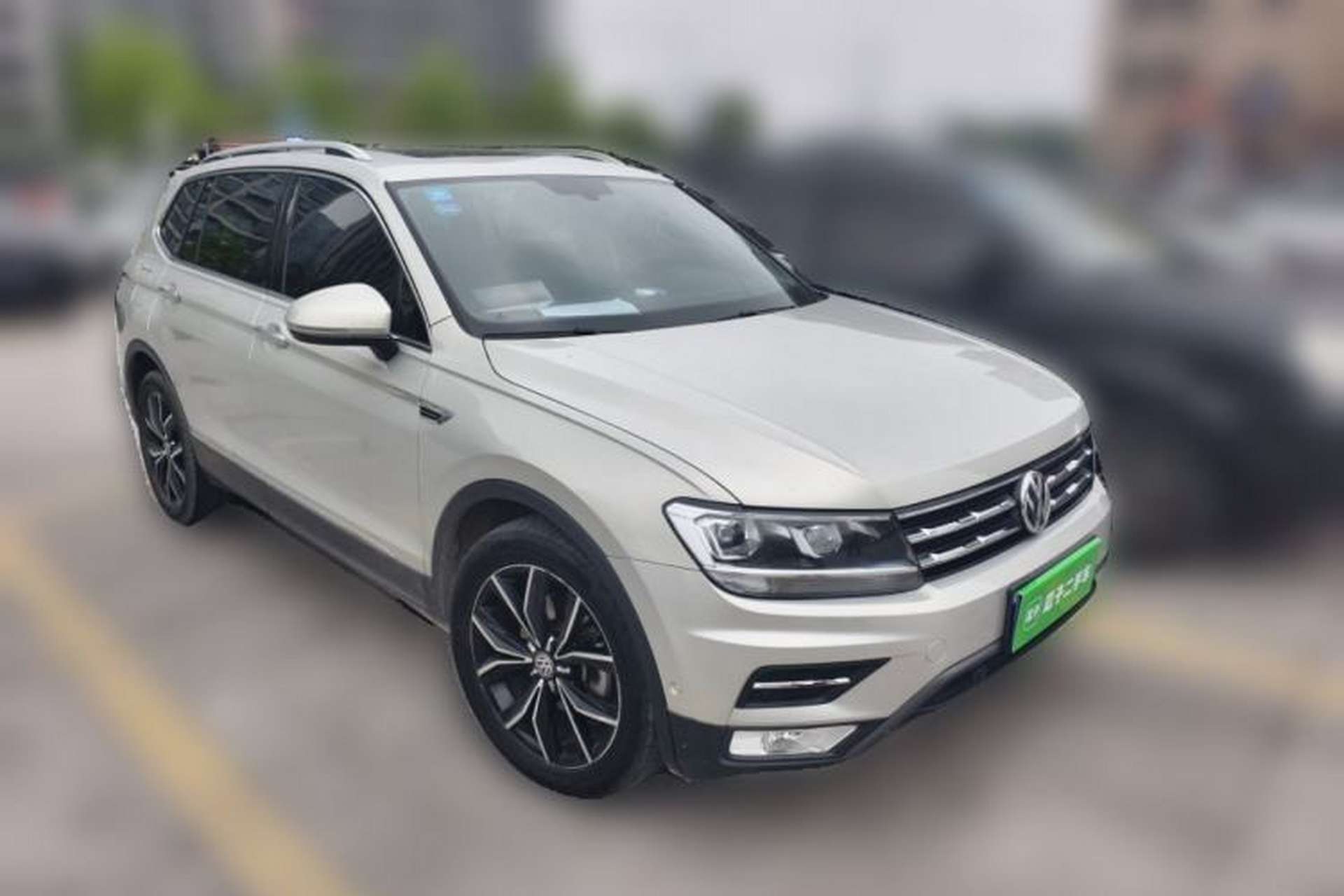 Used Volkswagen Tiguan L 2019 Revised 330TSI Automatic Two-Wheel Drive Smart & Luxury Edition China VI Standard Front Right 45 Deg
