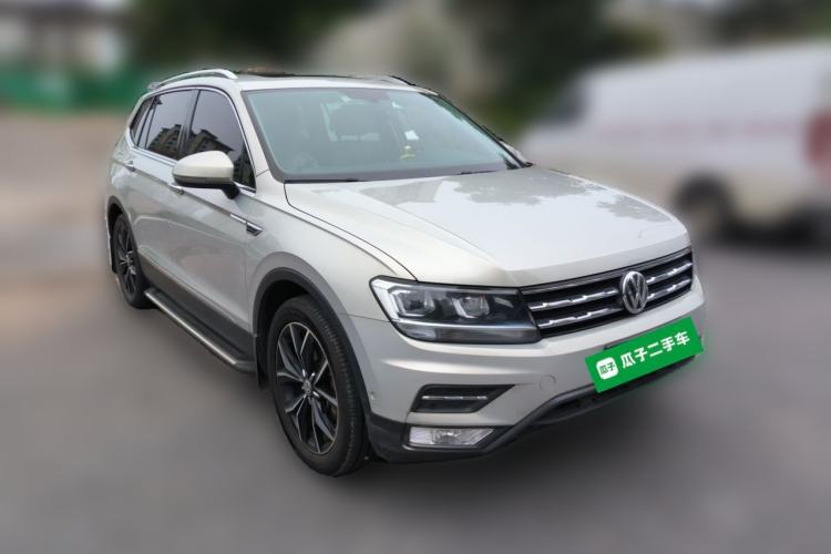 Used Volkswagen Tiguan L 2019 Revised 330TSI Automatic Two-Wheel Drive Smart & Luxury Edition China VI Standard Front Right 45 Deg
