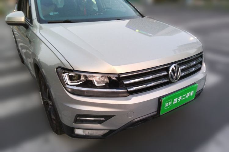 Used Volkswagen Tiguan L 2019 330TSI Automatic Two-Wheel Drive Smart Luxury Version China VI Standard Front Right 45 Deg