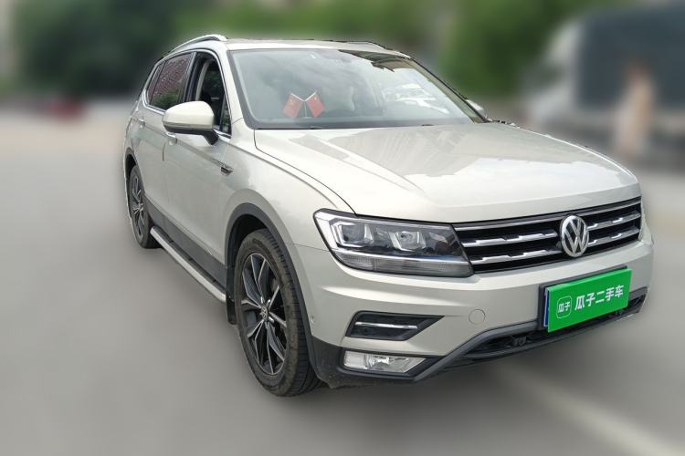 Used Volkswagen Tiguan L 2019 330TSI Automatic Two-Wheel Drive Smart Luxury Version China VI Standard Front Right 45 Deg