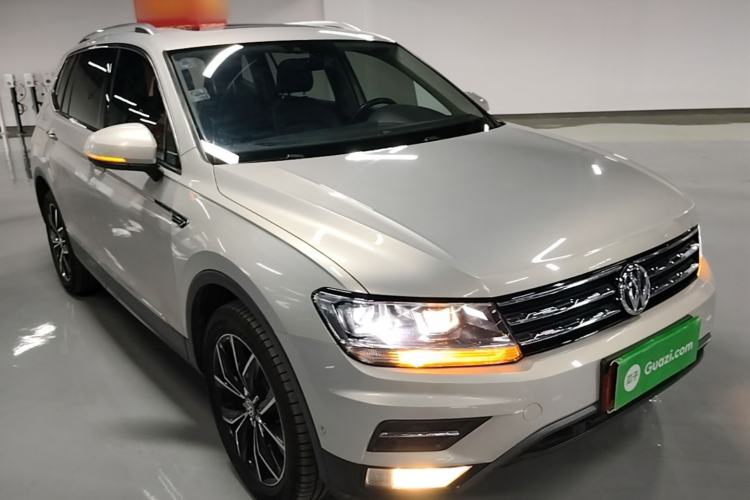 Used Volkswagen Tiguan L 2019 330TSI Automatic Two-Wheel Drive Smart Luxury Version China V Emission Standard Front Right 45 Deg