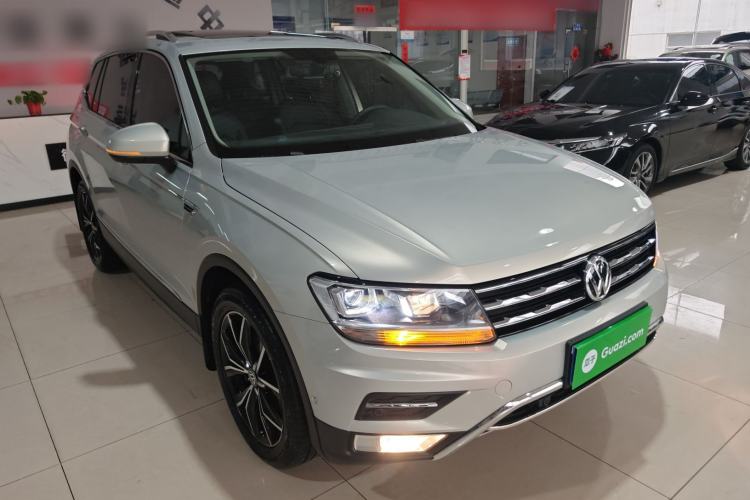 Used Volkswagen Tiguan L 2019 Revised 330TSI Automatic Two-Wheel Drive Smart & Luxury Edition China VI Standard Front Right 45 Deg