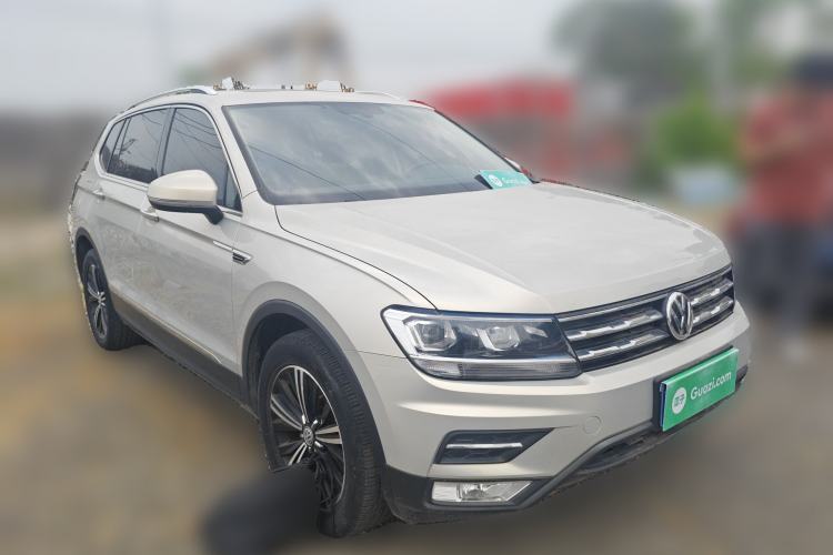 Used Volkswagen Tiguan L 2019 Updated Version 330TSI Automatic Two-Wheel Drive Panoramic Comfort Edition China VI Standard Front Right 45 Deg