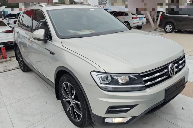 Used Volkswagen Tiguan L 2019 Revised 330TSI Automatic Two-Wheel Drive Smart & Luxury Edition China VI Standard Front Right 45 Deg