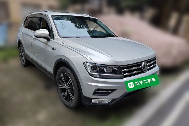Used Volkswagen Tiguan L 2019 330TSI Automatic Two-Wheel Drive Panoramic Comfort Edition China V Standard Front Right 45 Deg