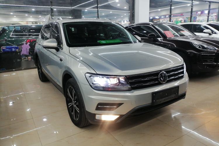 Used Volkswagen Tiguan L 2019 330TSI Automatic Two-Wheel Drive Panoramic Comfort Edition China V Standard Front Right 45 Deg