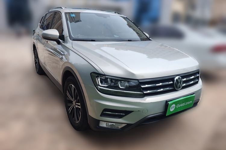 Used Volkswagen Tiguan L 2019 Updated Version 330TSI Automatic Two-Wheel Drive Panoramic Comfort Edition China VI Standard Front Right 45 Deg