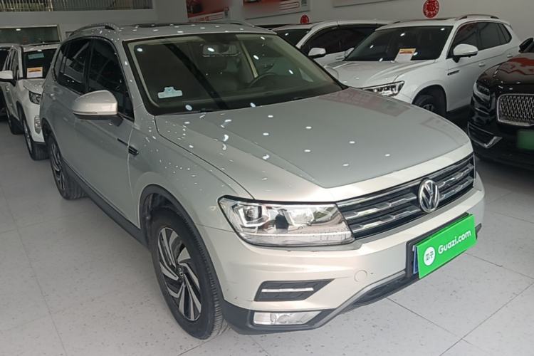 Used Volkswagen Tiguan L 2019 Updated Version 330TSI Automatic Two-Wheel Drive Panoramic Comfort Edition China VI Standard Front Right 45 Deg