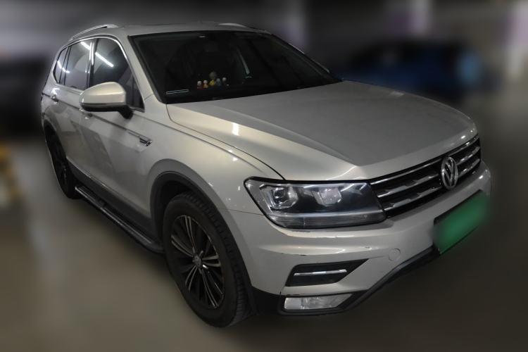 Used Volkswagen Tiguan L 2019 Updated Version 330TSI Automatic Two-Wheel Drive Panoramic Comfort Edition China VI Standard Front Right 45 Deg