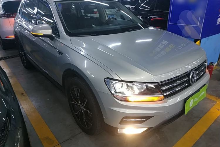 Used Volkswagen Tiguan L 2019 Revised 330TSI Automatic Two-Wheel Drive Smart & Luxury Edition China VI Standard Front Right 45 Deg
