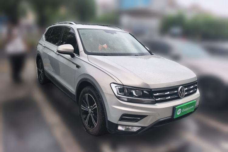 Used Volkswagen Tiguan L 2019 Updated Version 330TSI Automatic Two-Wheel Drive Panoramic Comfort Edition China VI Standard Front Right 45 Deg