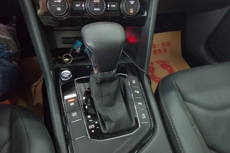 Used Volkswagen Tiguan L 2019 Revised 330TSI Automatic Two-Wheel Drive Smart & Luxury Edition China VI Standard Gear Lever