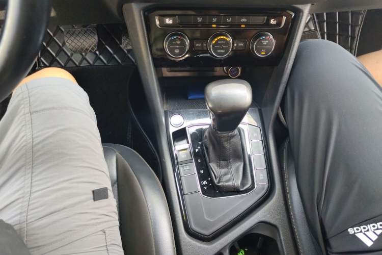Used Volkswagen Tiguan L 2019 330TSI Automatic Two-Wheel Drive Panoramic Comfort Edition China VI Standard Gear Lever