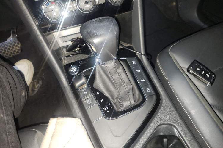 Used Volkswagen Tiguan L 2019 330TSI Automatic Two-Wheel Drive Smart Luxury Version China VI Standard Gear Lever