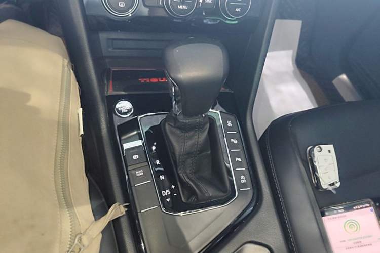 Used Volkswagen Tiguan L 2019 330TSI Automatic Two-Wheel Drive Smart Luxury Version China VI Standard Gear Lever
