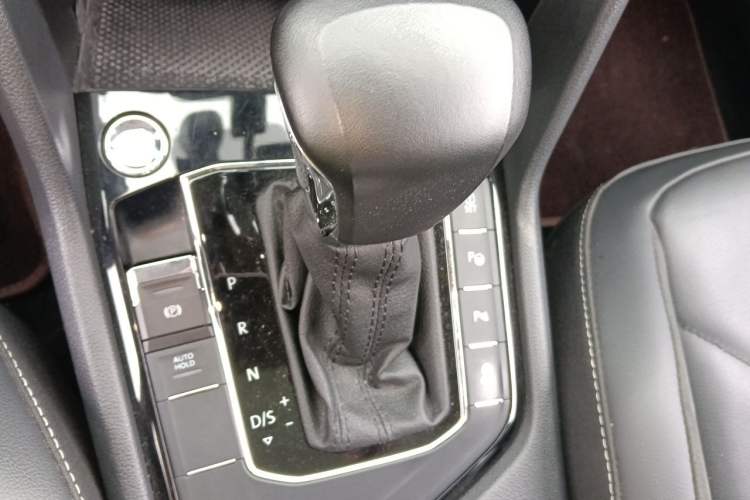 Used Volkswagen Tiguan L 2019 330TSI Automatic Two-Wheel Drive Smart Luxury Version China VI Standard Gear Lever