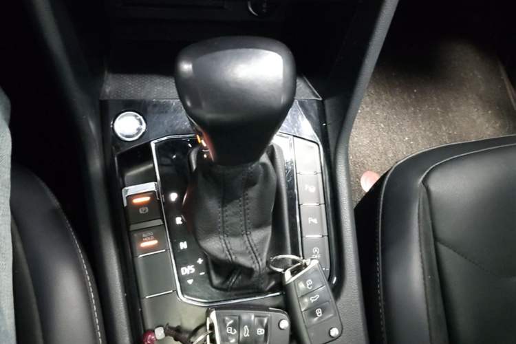 Used Volkswagen Tiguan L 2019 330TSI Automatic Two-Wheel Drive Smart Luxury Version China V Emission Standard Gear Lever