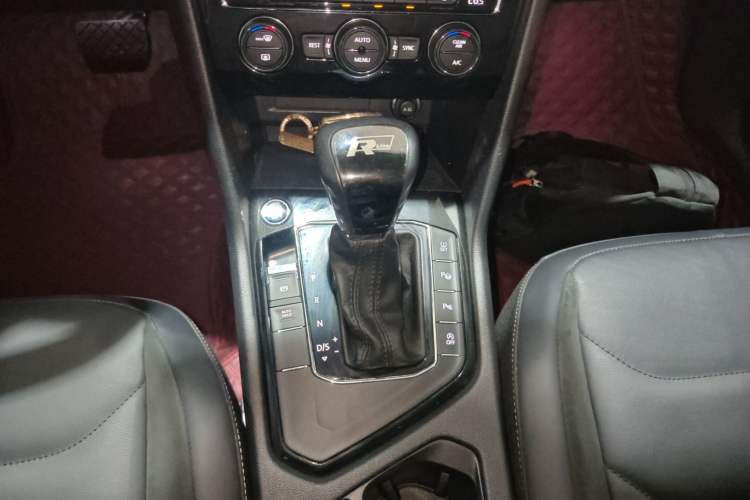 Used Volkswagen Tiguan L 2019 Revised 330TSI Automatic Two-Wheel Drive Smart & Luxury Edition China VI Standard Gear Lever
