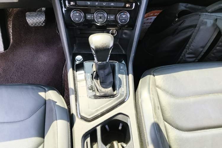 Used Volkswagen Tiguan L 2019 330TSI Automatic Two-Wheel Drive Panoramic Comfort Edition China V Standard Gear Lever