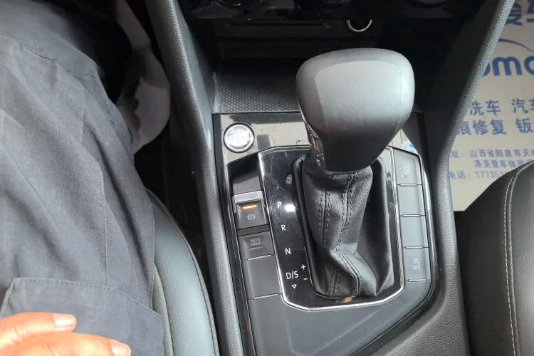 Used Volkswagen Tiguan L 2019 Updated Version 330TSI Automatic Two-Wheel Drive Panoramic Comfort Edition China VI Standard Gear Lever