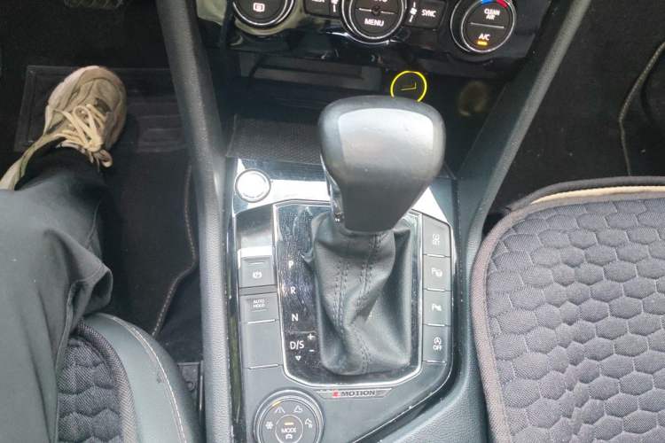 Used Volkswagen Tiguan L 2019 380TSI Automatic All-Wheel Drive Luxury Edition China VI Standard Gear Lever