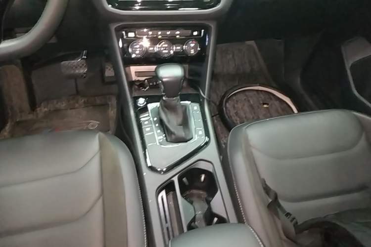 Used Volkswagen Tiguan L 2019 330TSI Automatic Two-Wheel Drive Panoramic Comfort Edition China VI Standard Gear Lever